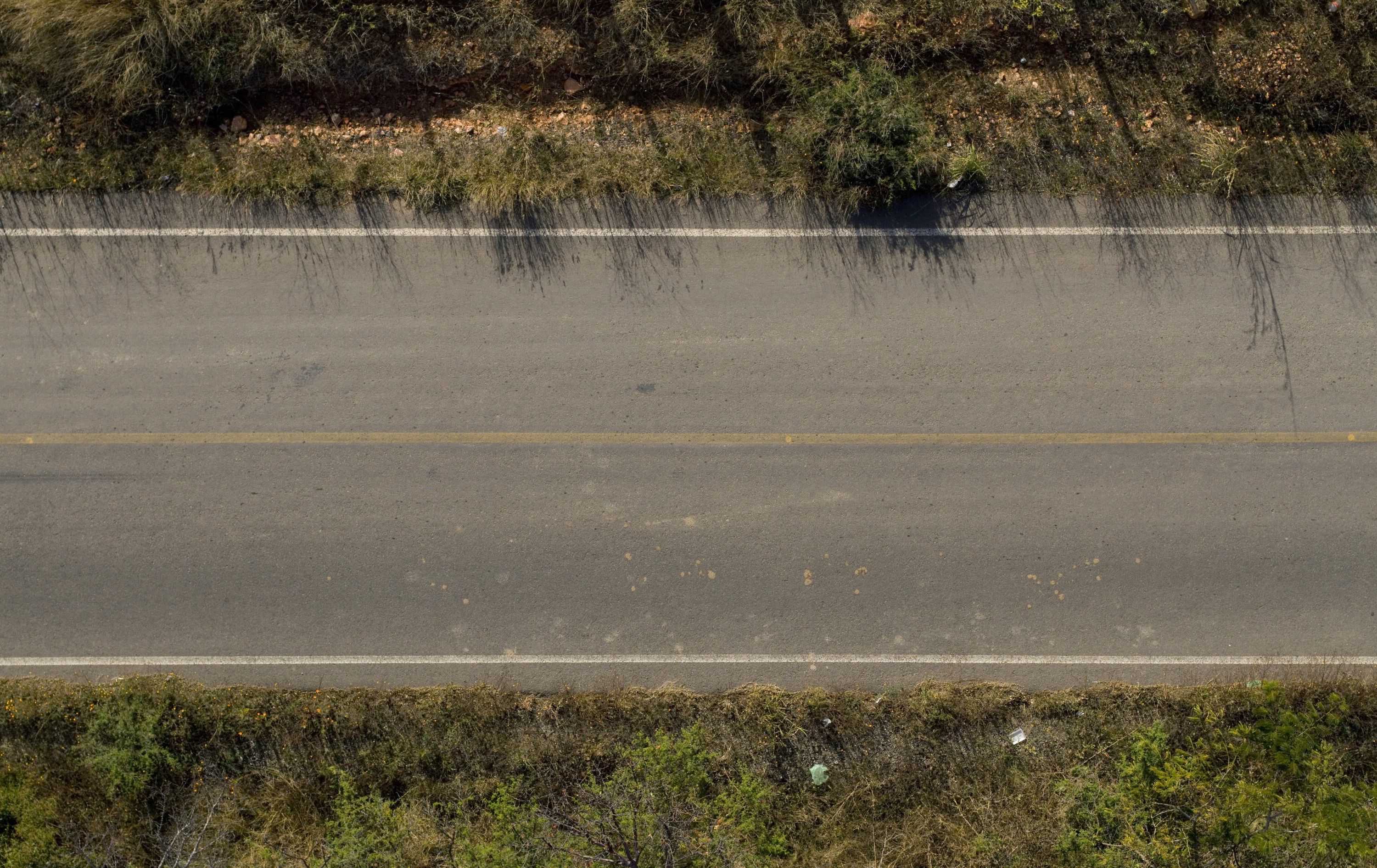 Пиксель арт пейзаж. Дорожное покрытие асфальт. Текстура дороги с разметкой. Бит дороги. Ночная дорога в пикселях.